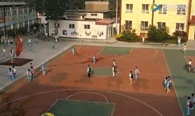 男子践踏烈士墓被处罚,男子辱国旗被拘留后续