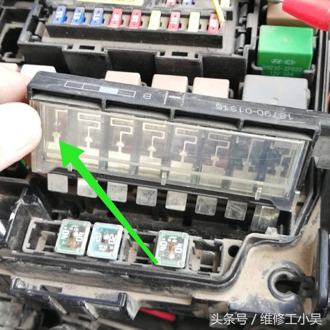 现代汽车近光灯不亮故障检查步骤,现代开着大灯突然不亮