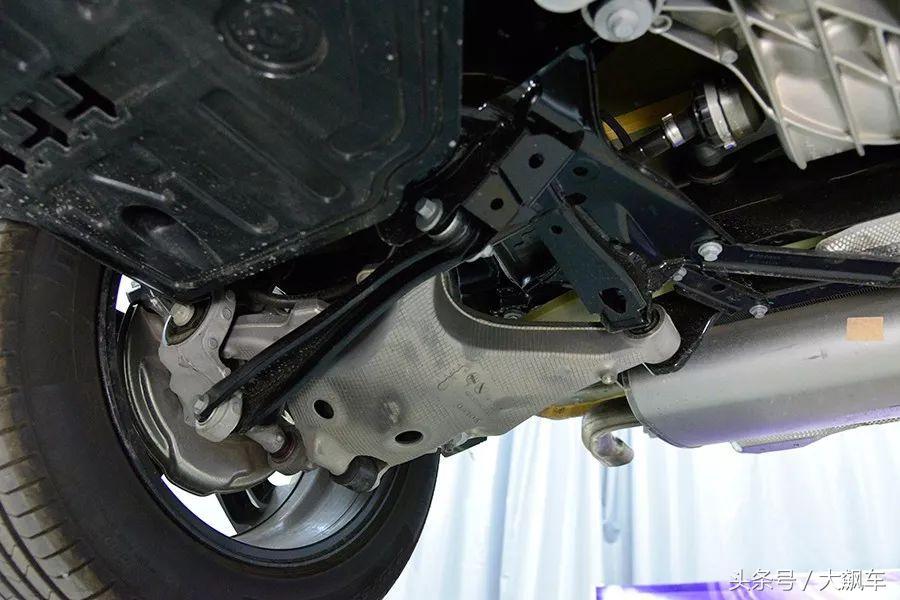 前悬铝合金,前悬双叉臂和五连杆