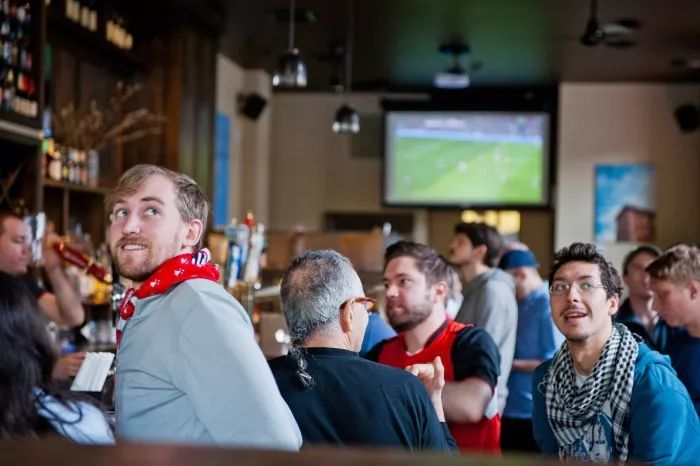 世界杯开幕进入倒计时，各地球迷该如何观看比赛直播？