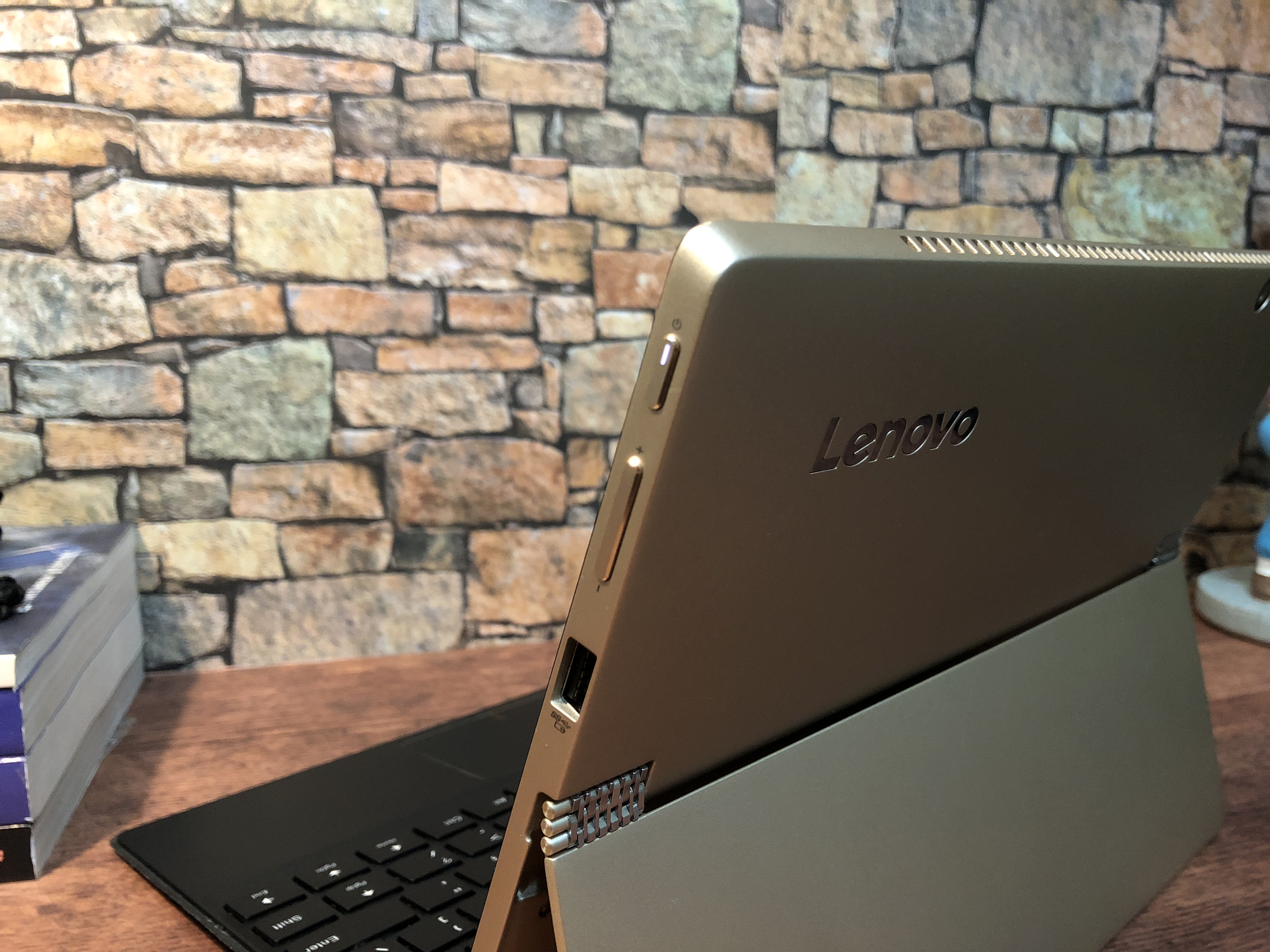 办公娱乐首选—联想MIIX5Pro（MIIX720）二合一平板电脑