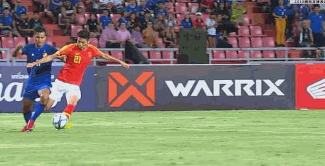 国足0-3不敌韩国裁判争议,国足2-1逆转泰国赛后守门员反应