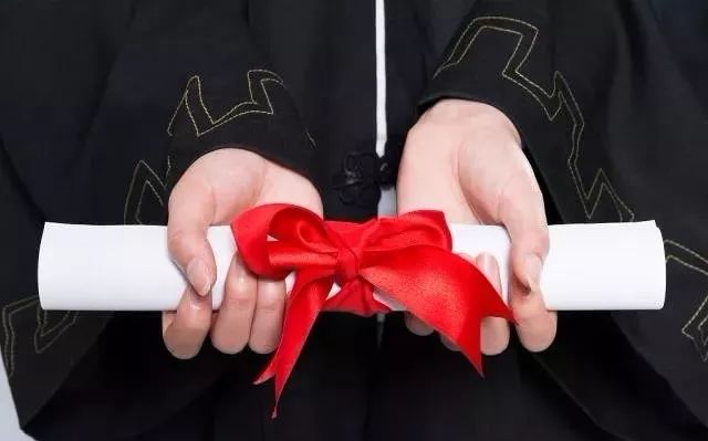 应届毕业生办社保卡后还是应届吗,毕业生工作后公司重新办理社保卡