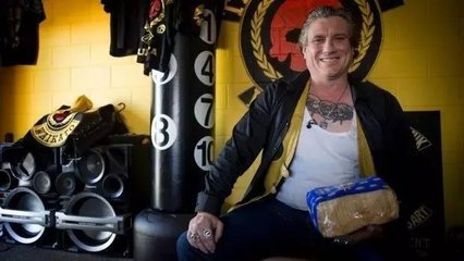 “黑天鹅”行动:“龙套”抢走一切戏码的闹剧