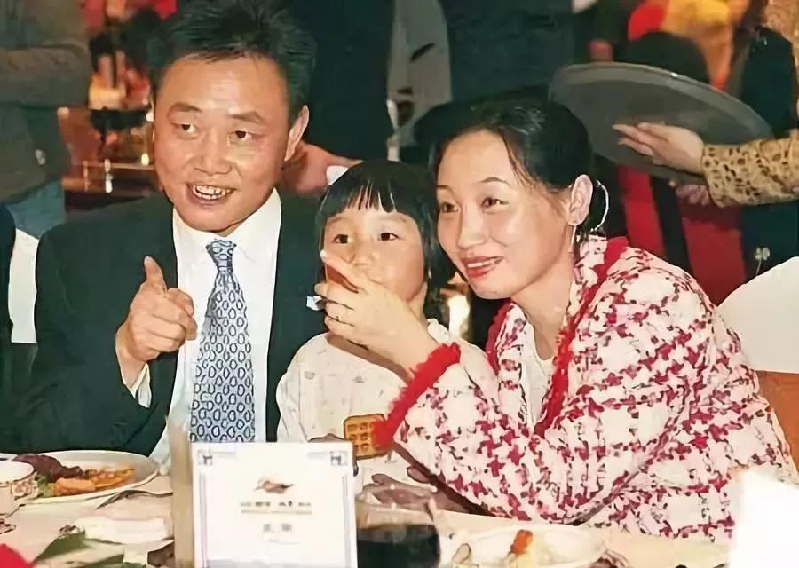 服刑近12年，昔日首富黄光裕终于出狱，国美或在今晚公布消息