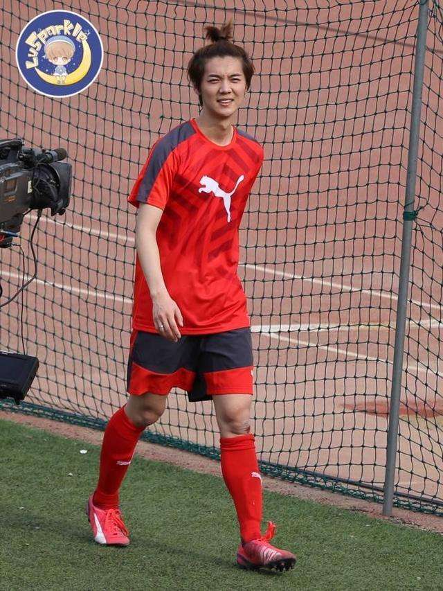 邓超对鹿晗的帮助,鹿晗踢球水平如何