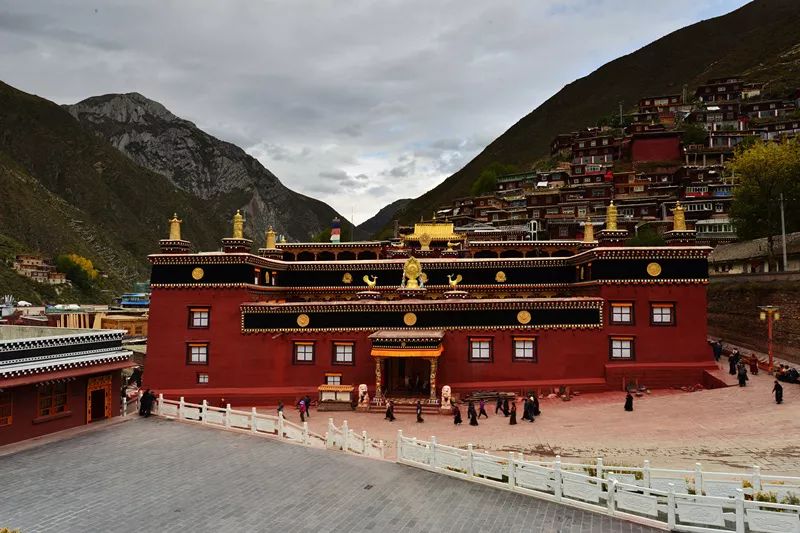 「读YA」“不知名”的万里墨香——德格印经院