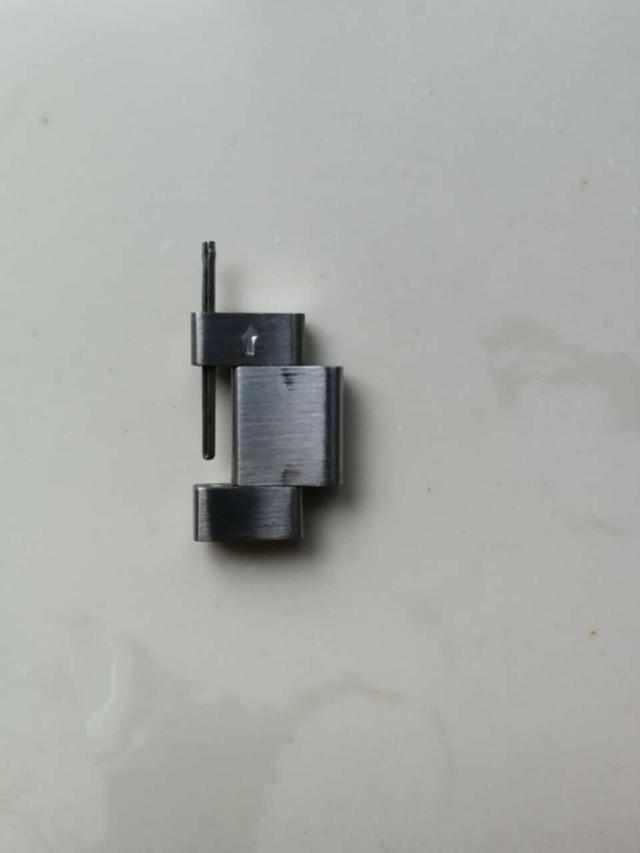 儿童手表表链怎么拆,手表拆表链只拆一边吗