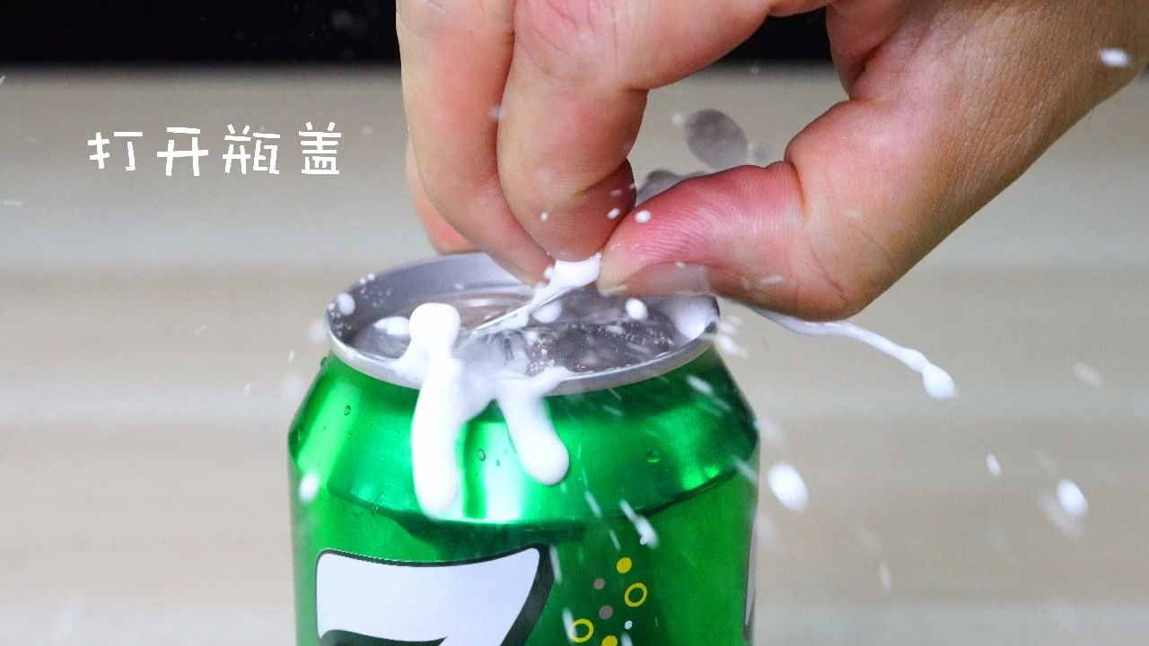 怎样喝雪碧才能喝出多种味道,喝雪碧的正确方法需要减少气泡吗