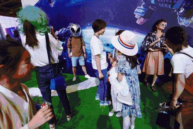 杭州人对未来的好奇心彻底爆发！10多万人在江边“看到了未来”！