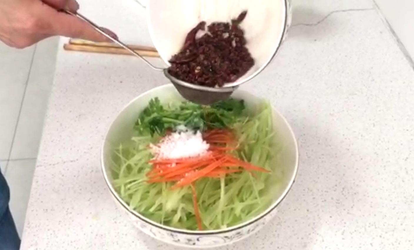 莴笋这样做五分钟搞定一吃就上瘾,这才是莴笋最好吃的做法脆爽滑嫩