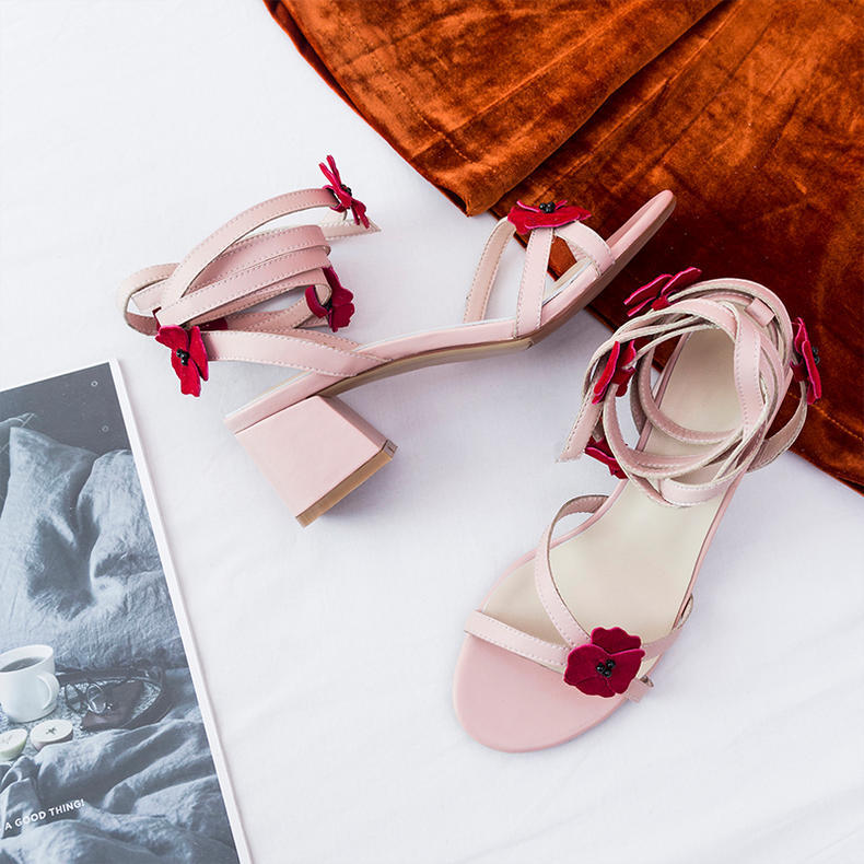 脚宽脚胖如何选凉鞋,脚胖凉鞋女款2022新款爆款