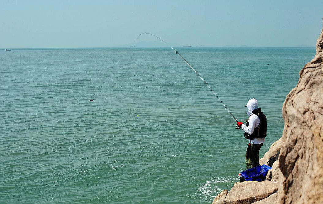 大风天适合矶钓么,海边矶钓有风浪怎么办