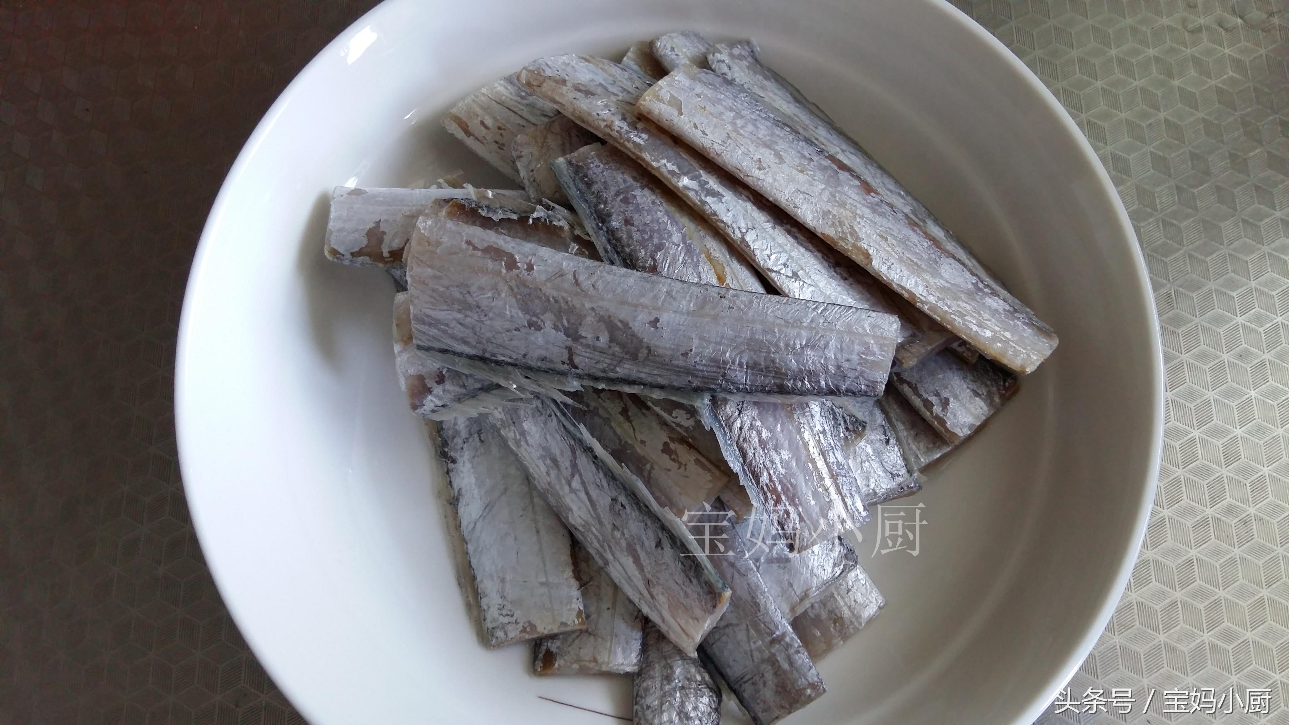 带鱼用电炒锅怎么煎不粘锅不会破,带鱼除了煎之外还有哪些做法