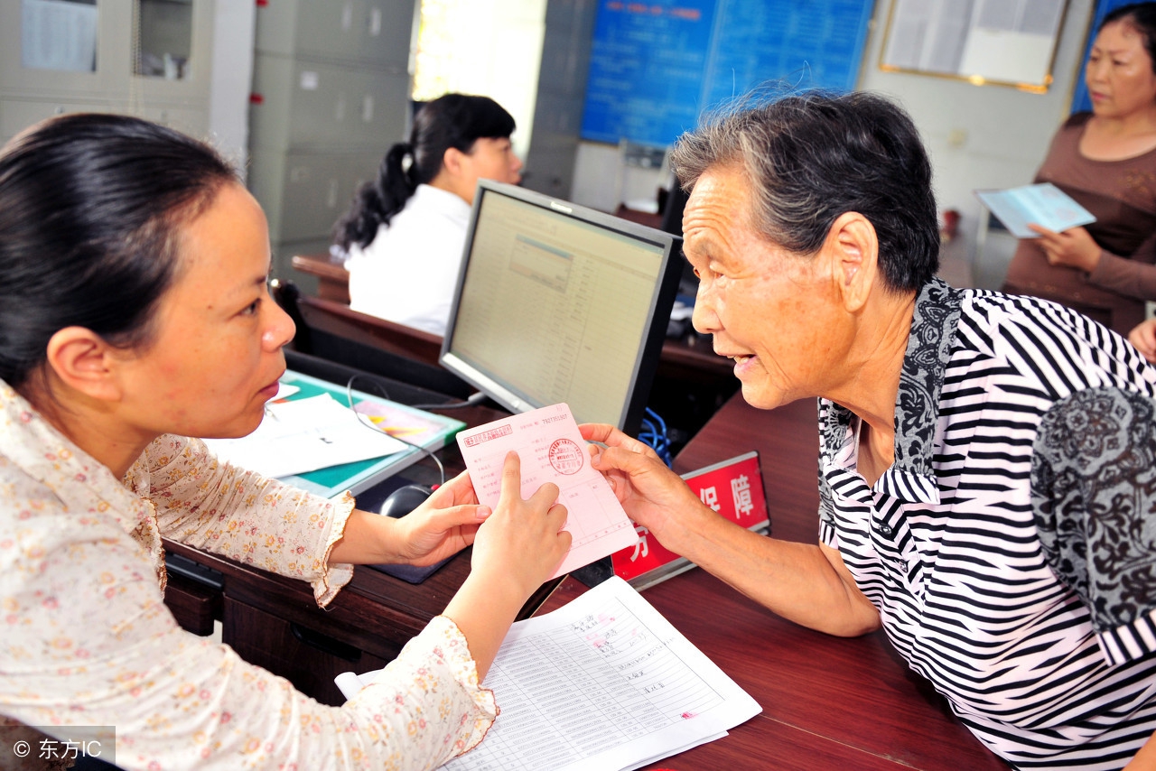 社保身份证跟档案不符按哪个退休,档案与身份证年龄不符怎么交社保