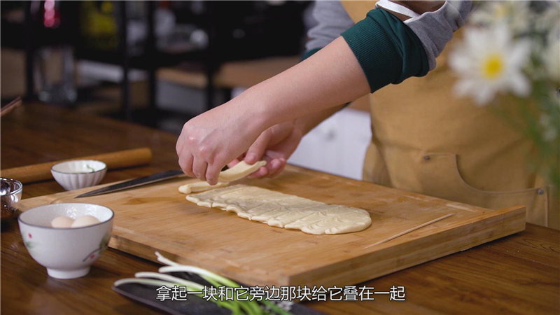 油条最简单炸出来还好吃,教你做放心油条不用任何添加剂