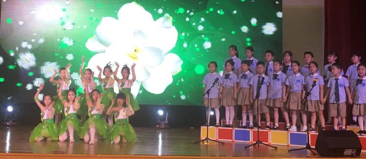 雏鹰的天空梦想的舞台（原创：崔茗子）