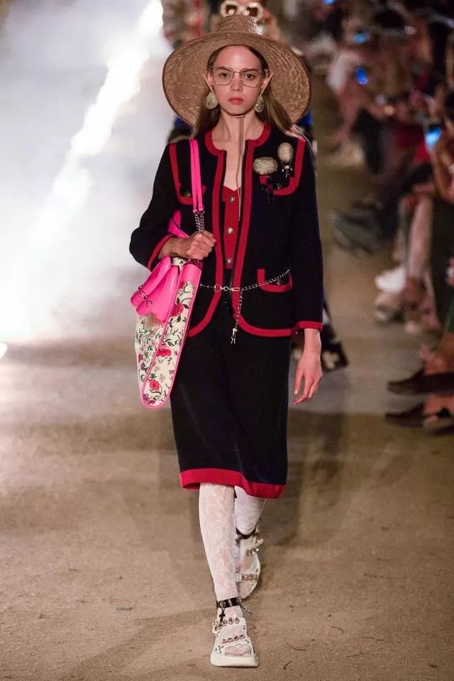 在“鬼”火重重的墓地看秀，是GUCCI给了你勇气