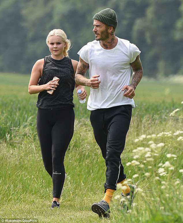 贝克汉姆笑着奔跑,贝克汉姆河边跑步