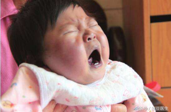 孩子嘴里手心脚上出疹，发烧是怎么回事？带你全面认识手足口病