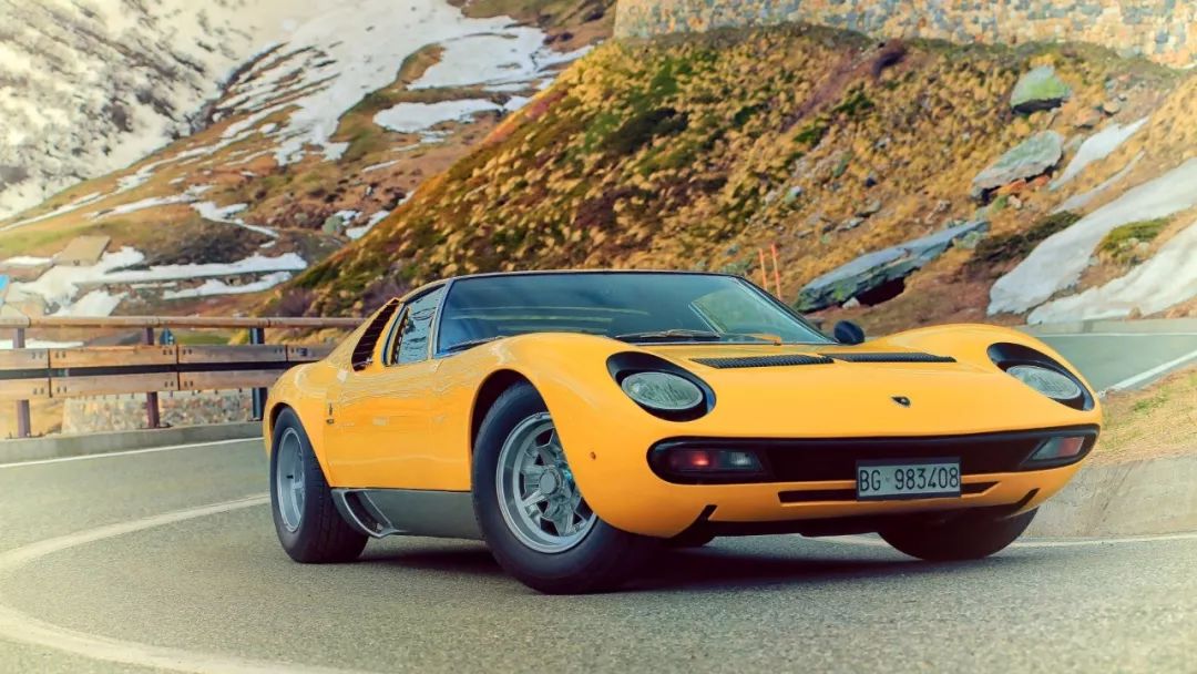 加速2.9秒的拖拉机，一脚油门一个鸡腿，一天租金一辆捷达