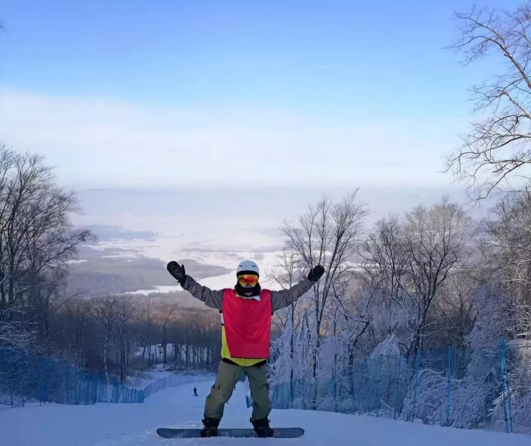 浙江90后独腿小哥哥，被漂亮学妹倒追！弹吉他、进滑雪国家队……