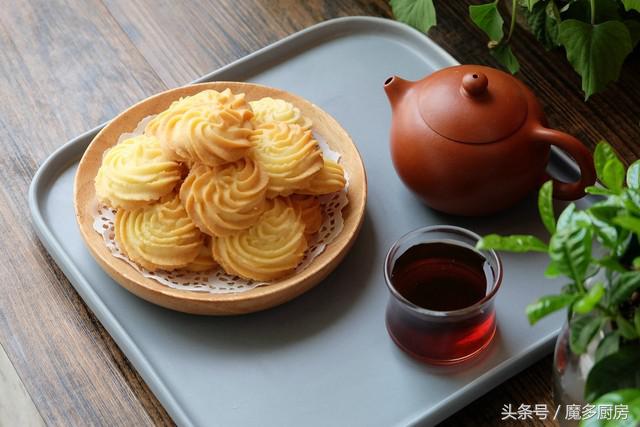 这款曲奇饼干香酥可口好吃极了,一次烤两盘,孩子再多也够吃!