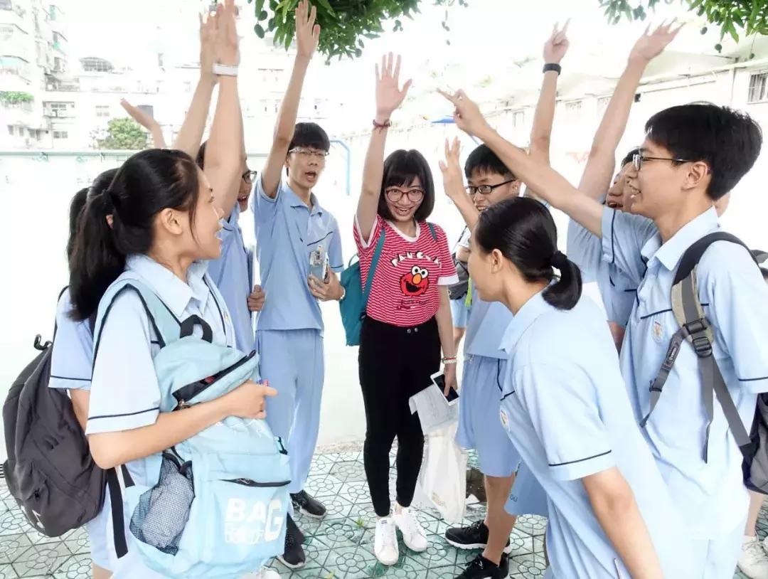 高考汕头几个考场,高考第一天学校门口人山人海