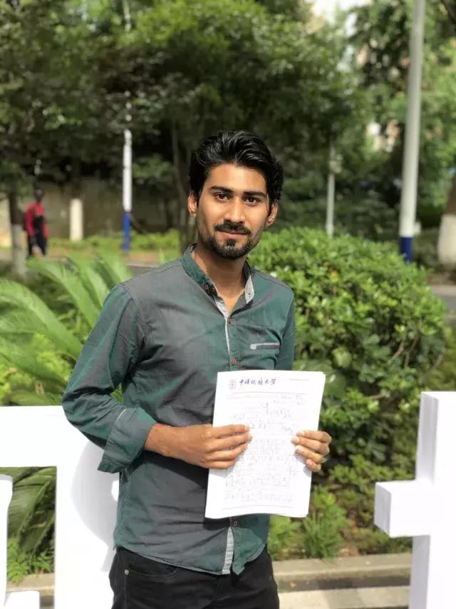 国外学生挑战中国高考试卷,外国友人挑战中国高考题