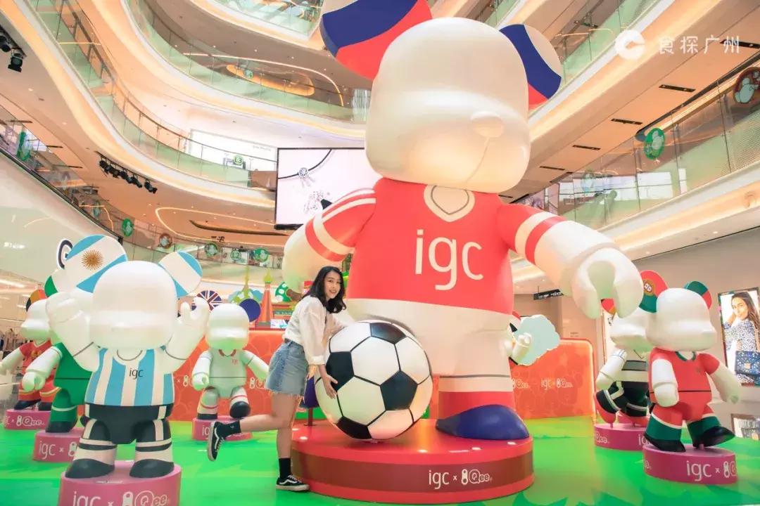 人气王吴卓羲携全城独家世界杯版潮熊Qee空降天汇广场igc!
