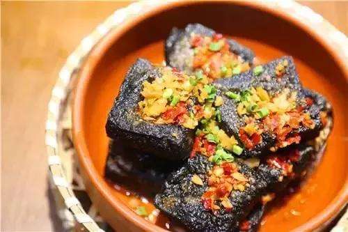 经常吃臭豆腐会爆痘吗,长期吃臭豆腐对身体有坏处