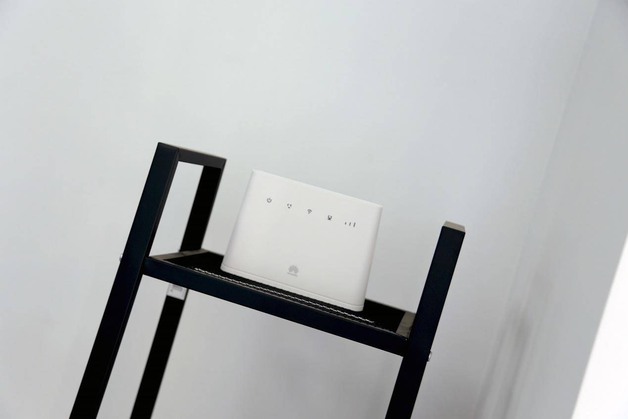 华为路由器卧室没信号有预留网口,租房没有无线网用什么合适