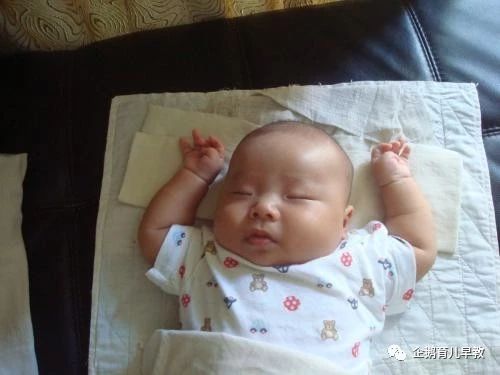 小宝宝怎么哄睡最有效,宝宝好久没睡着怎么哄睡