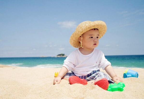闷热天气宝宝护理,天气太热宝宝中暑怎么办