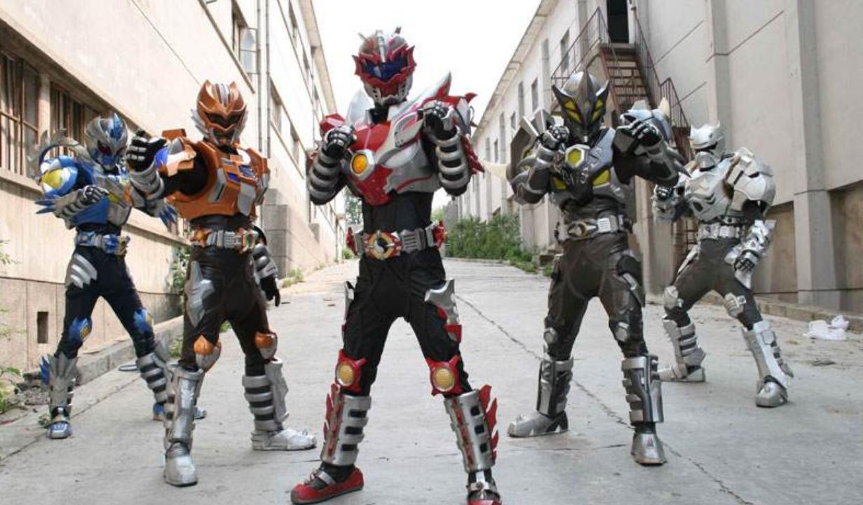 铠甲勇士炎龙侠打不过帝皇侠视频,铠甲勇士炎龙侠三打一