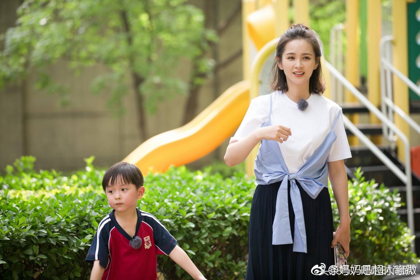 黄圣依背的双肩包,黄圣依背的lv包