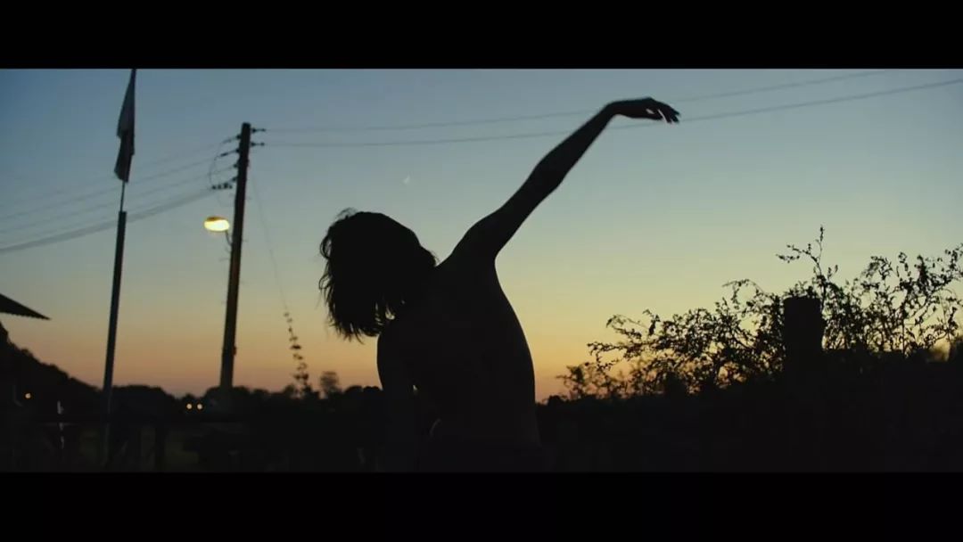 李沧东改编村上春树的《燃烧》，细思恐极的隐喻和谜团全为你破解