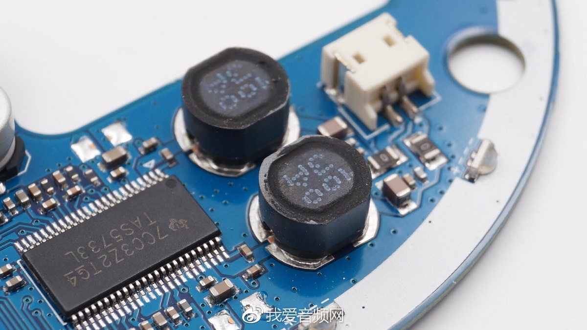 天猫精灵智能音箱boom拆解,天猫精灵智能音箱x3和X6对比