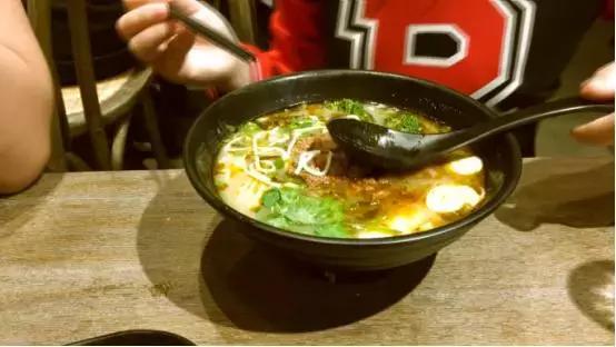 绍兴最适合看世界杯的地方！利济桥直街开了家罗罐中，人气火爆！