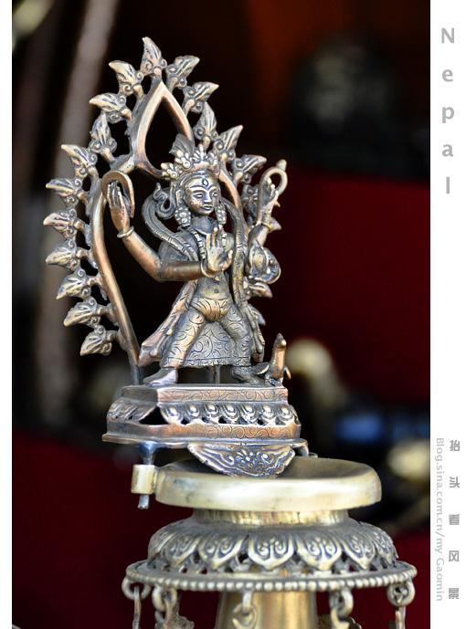 被中国游客“爆买”政府的尼泊尔，小店促销标语全是中文！