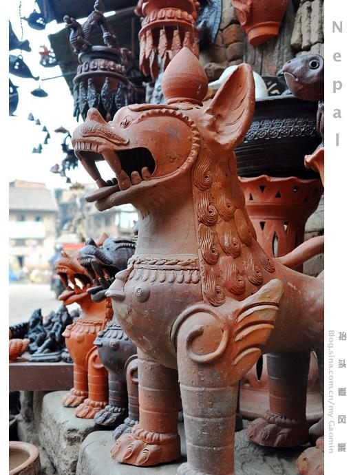 被中国游客“爆买”政府的尼泊尔，小店促销标语全是中文！