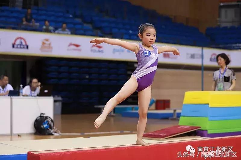 这个六月，看新区这群娃娃挥汗如雨战金陵！