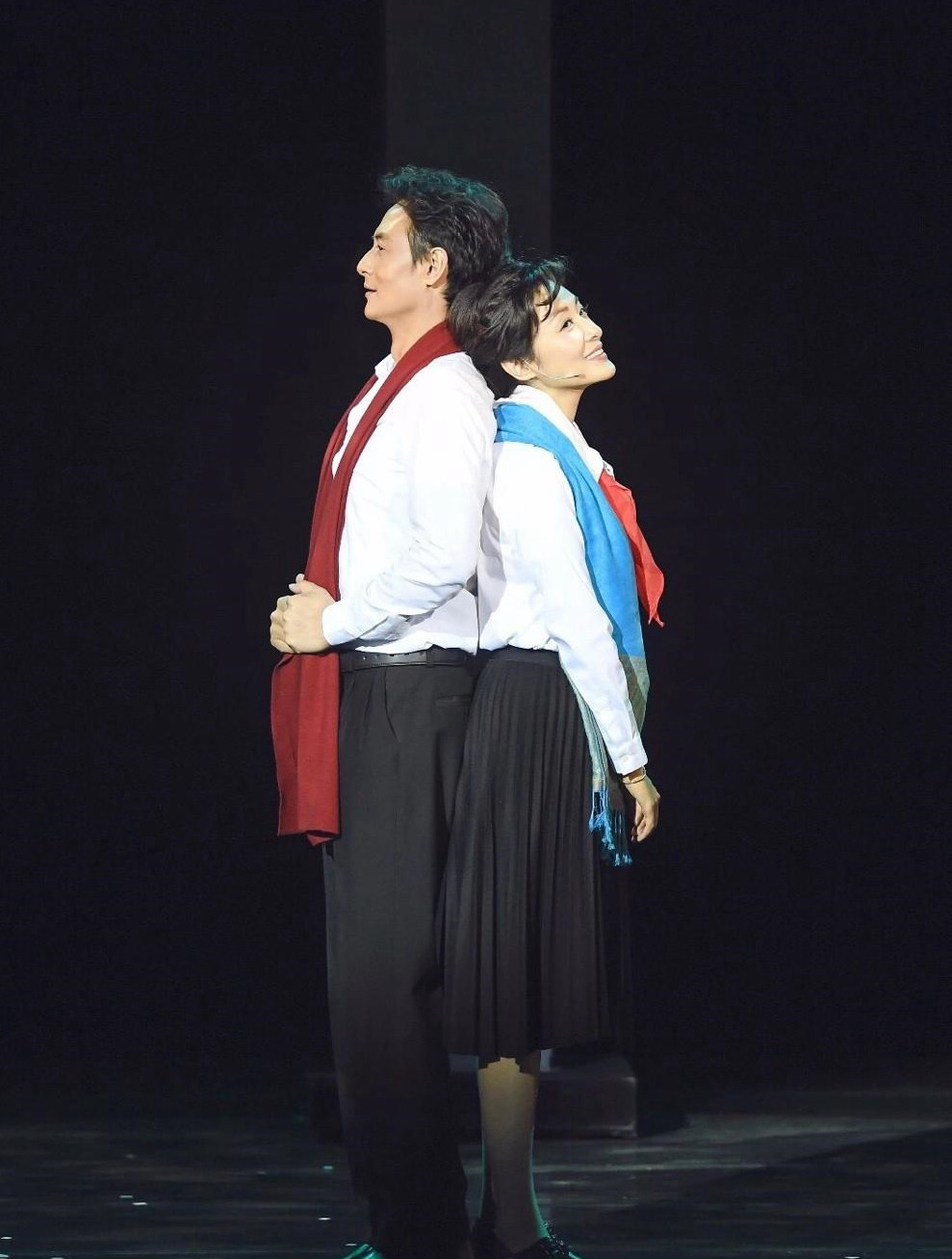 周涛台前幕后秒变脸,周涛跨界话剧演员