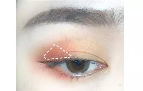 眼影画法新手易学日常妆,新手眼影画法教程日常妆