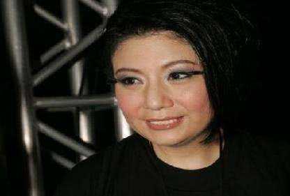 黄家驹一生经历了几次婚姻,黄家驹谈过几段恋爱