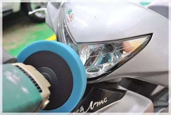 车灯发黄怎么治好视频讲解,车灯发黄最简单的方法