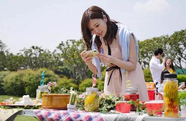 吃着泡面说在泡温泉，活给别人看的你真累