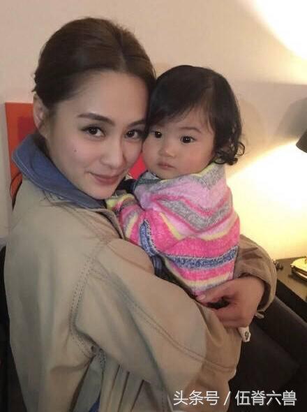 阿娇素颜现身,阿娇现身活动被拍