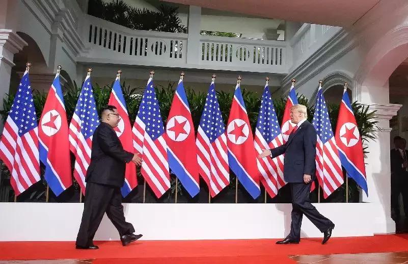 特朗普与金正恩这一“握手”，历史等了65年｜新京报快评