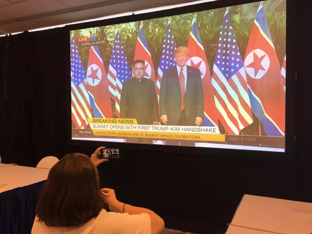 特朗普与金正恩这一“握手”，历史等了65年｜新京报快评